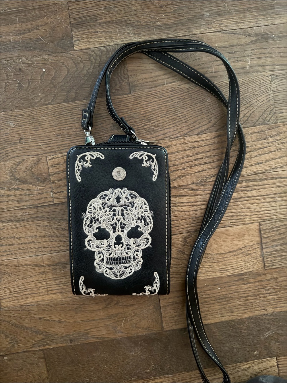 Black Skull Crossbody Phone Wallet - Stylish Hands-Free Carry